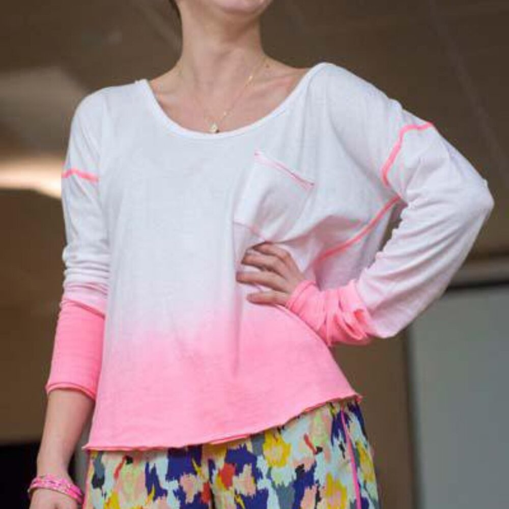 WE THE FREE OVERSIZED WHITE AND PINK OMBRÉ LONG SLEEVE TOP SIZE M